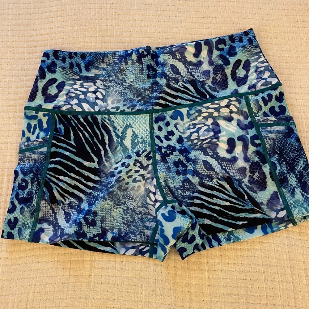 New CVG 2.5” shorts medium wild thing print